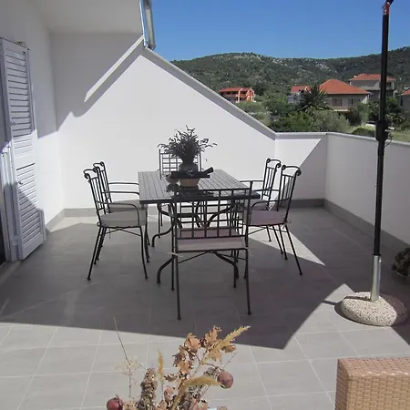 Deni * Vinišće