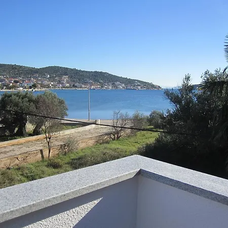 Deni * Vinišće