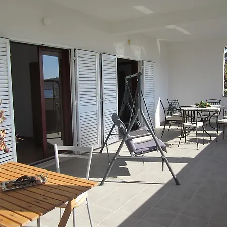 Deni * Vinišće
